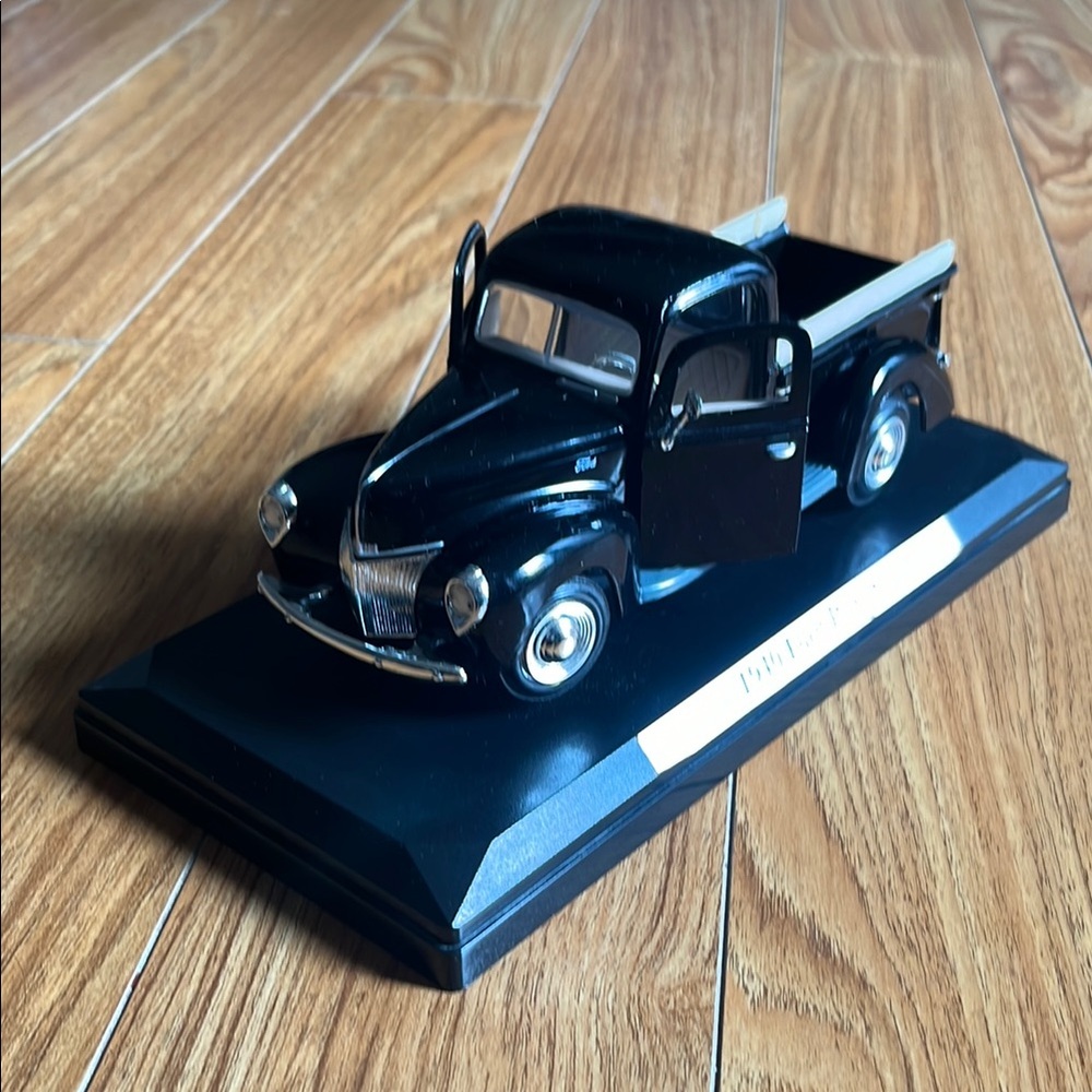 1940 Ford Pickup Classic Black Die-Cast Model Truck
